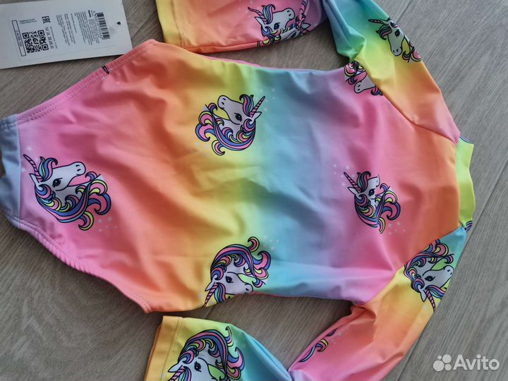 Слитный купальник для девочки. Рашгард