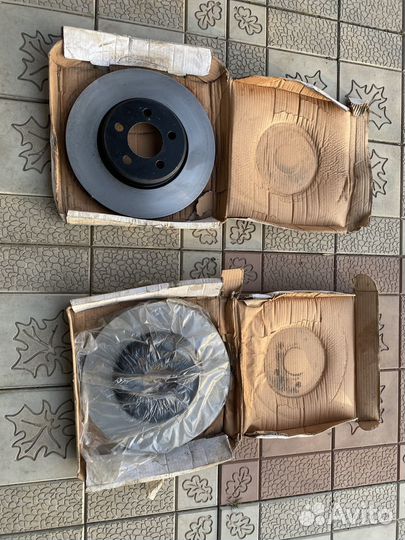 Диски тормозные передние Chrysler 300c raybestos