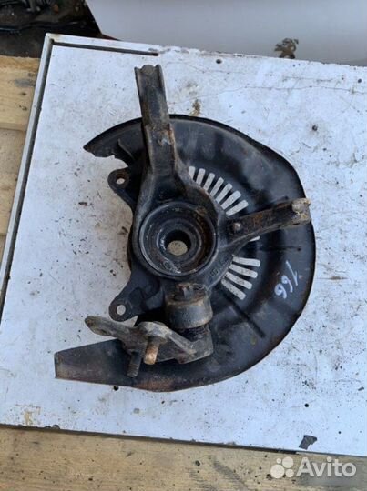 Кулак передний правый Toyota Highlander 3