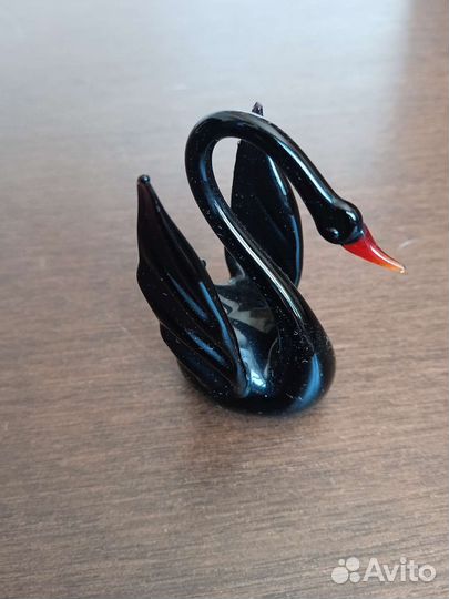 Чёрный лебедь. Стеклянная миниатюра