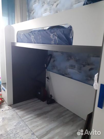 Детская кровать чердак со шкафом б/у