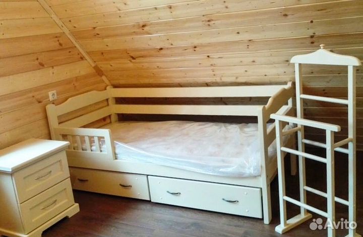 Кровать из массива сосны