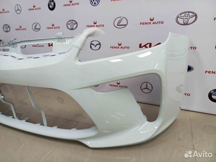 Бампер передний на Kia Rio 4 Белый