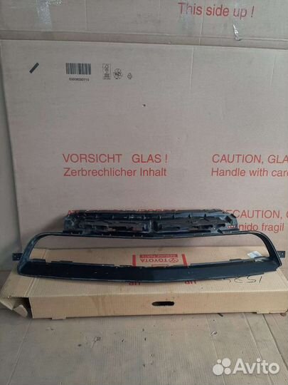 Рамка решетки переднего бампера Dodge challenger