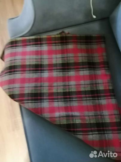 Ткань, тёплая, размер 1,40x3,00. Покупала на юбку