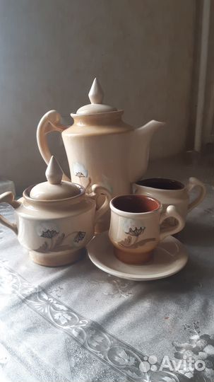 Продам 2 чайных сервиза, два набора стаканов.В хор