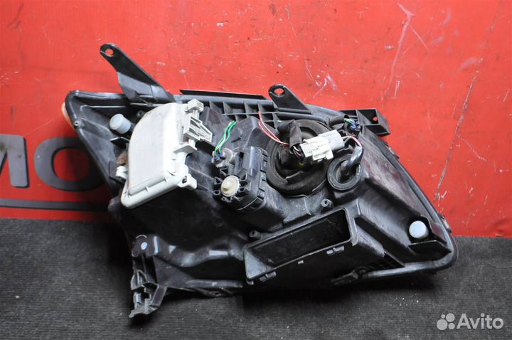 Фара левая toyota avensis ZZT251