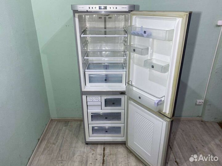 Холодильник Samsung