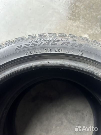 Pirelli Winter Ice Zero 225/45 R19