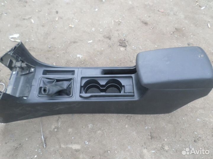 Подлокотник Mazda 3 (Мазда 3) BK.2006г