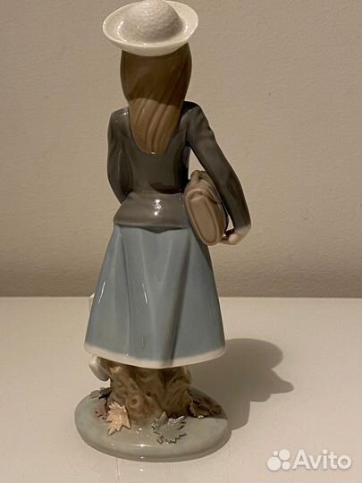 Статуэтка Девочка с куклой Lladro