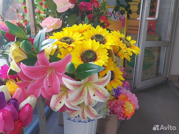 Искусственные цветы, модульные коврики, лианы