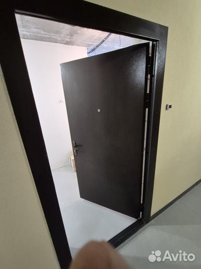 Дверь входная металлическая от застройщика