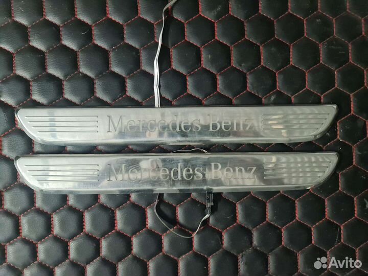 Накладки на пороги Mercedes W205