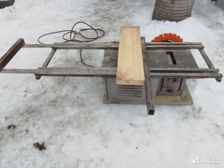 Циркулярный распиловочный станок