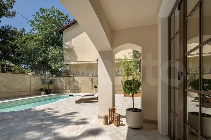 Дом 275 м² на участке 4,7 сот.