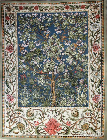 Гобелены У. Морриса среднего размера