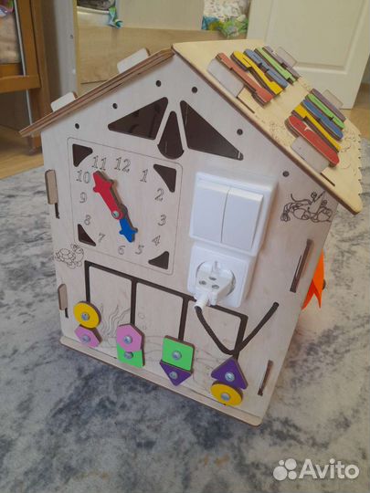 Бизиборд домик