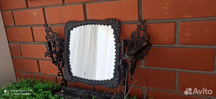 Чугунное украшение с подсветкой и зеркалом