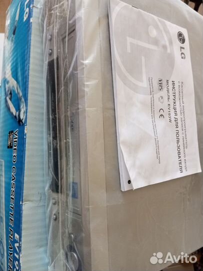 Видеомагнитофон LG