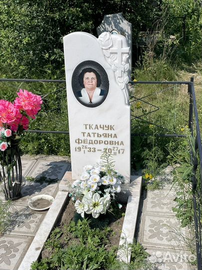 Памятники из белого мрамора