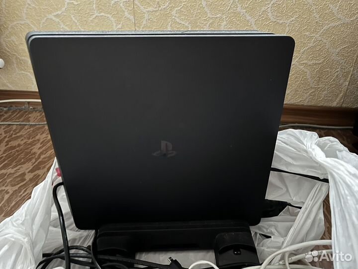 PS4 500gb, с играми и джойстиками