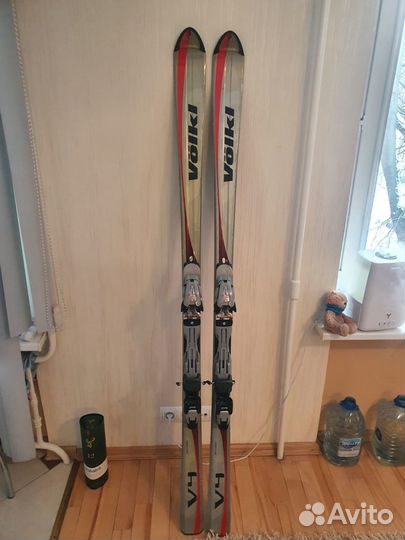 Горные лыжи volki комплект ботинки lowa