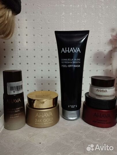 Много средств для ухода за лицом