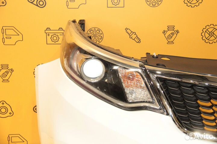 Передний бампер белый Kia Rio 3 2015 - 2017 год