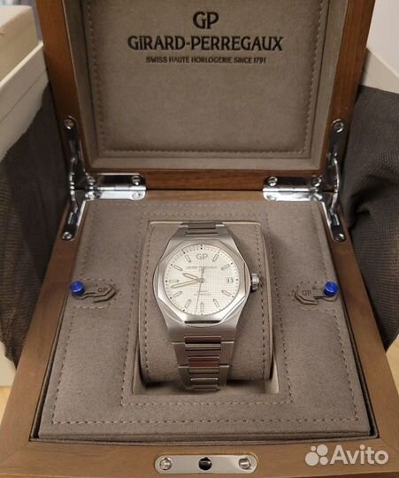 Часы Girard-Perregaux Laureato 42mm (Новые)