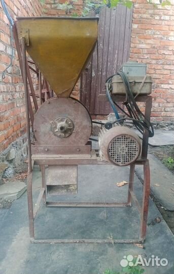 Продаётся мельница для зерна