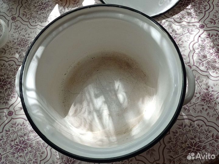 Кастрюля эмалированная