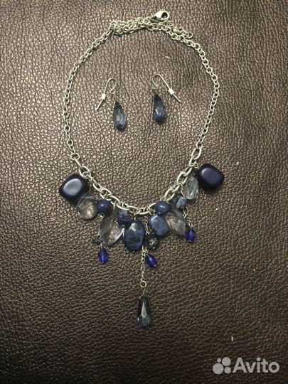 Серьги и цепь с камнями