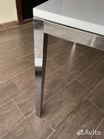 Стеклянный столик IKEA