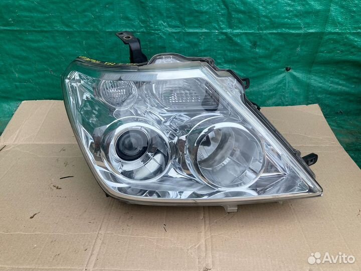 Фара правая Nissan Patrol 2010-2014 г