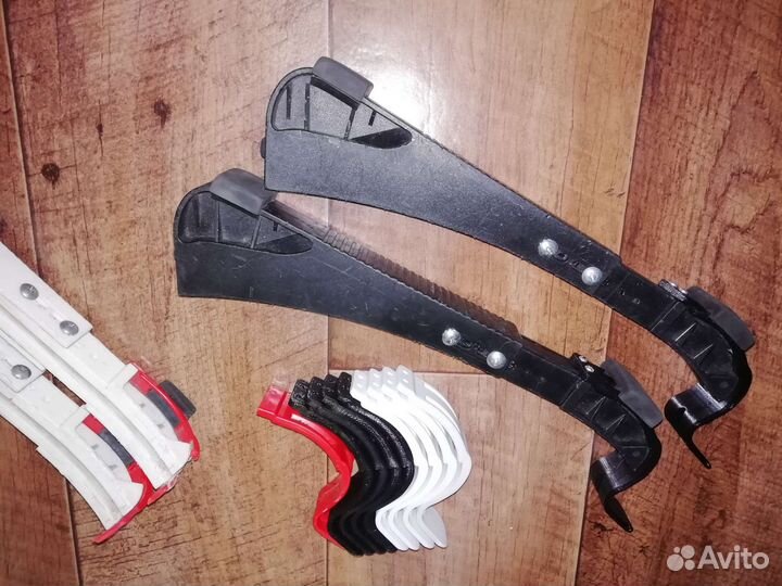 Защелки защиты лезвий коньков