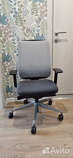 Офисное кресло Steelcase Reply air