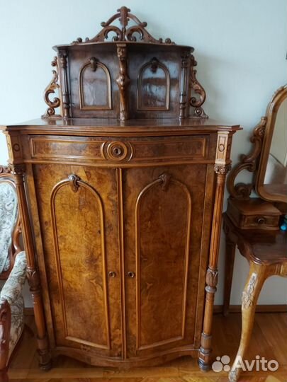 Антикварная мебель