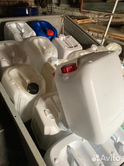 Канистры пластиковые 20 литров