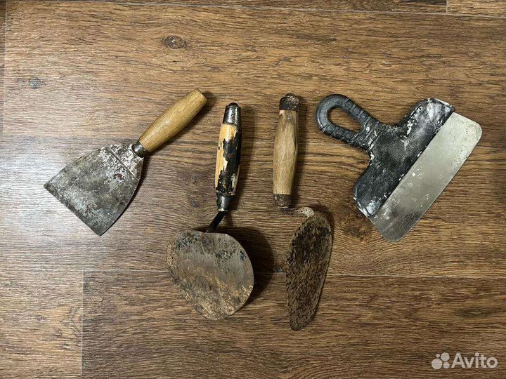 Гвоздодер, шпатели, кельмы и лопата СССР
