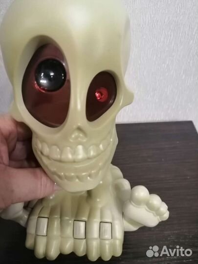 Игрушка череп с бластером