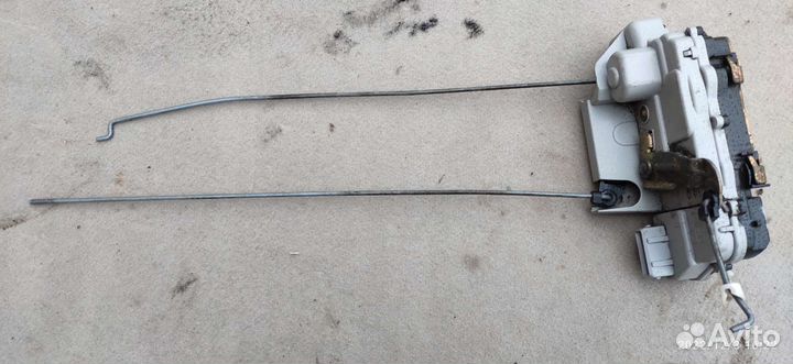 Замок двери Пежо 406