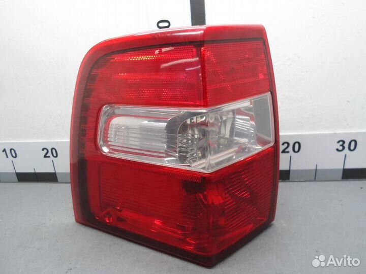 Фонарь задний наружный левый Ford Expedition