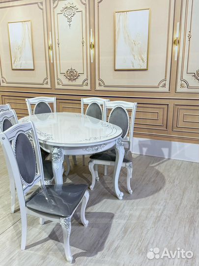 Стол и стулья