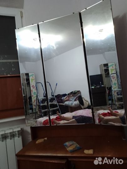 Трюмо с зеркалом