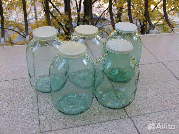 Банка с капроновыми крышками