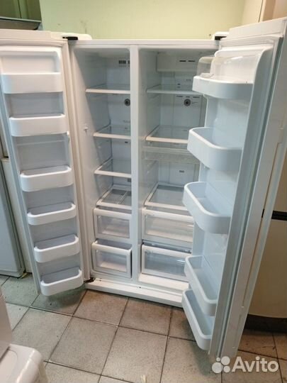 Холодильник Samsung side-by-side