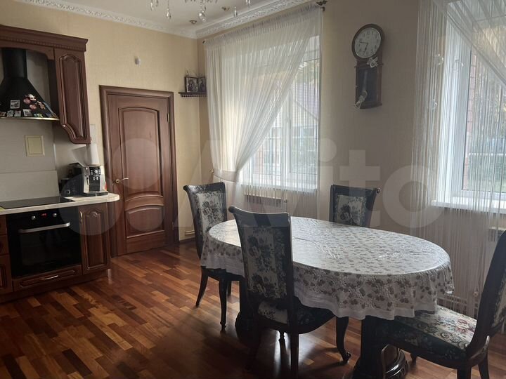 Коттедж 253 м² на участке 12 сот.