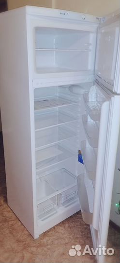 Indesit - холодильник 167/60/62 вместительный