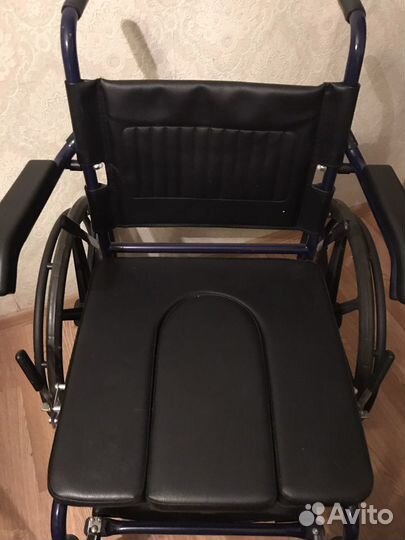 Коляска инвалидная с санитарным оснащением новая